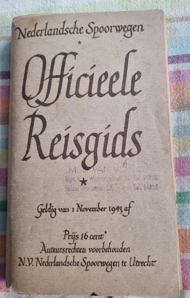 Te koop officiële reisgids van 1 november 1943, Ophalen of Verzenden, Gebruikt, Trein, Overige typen