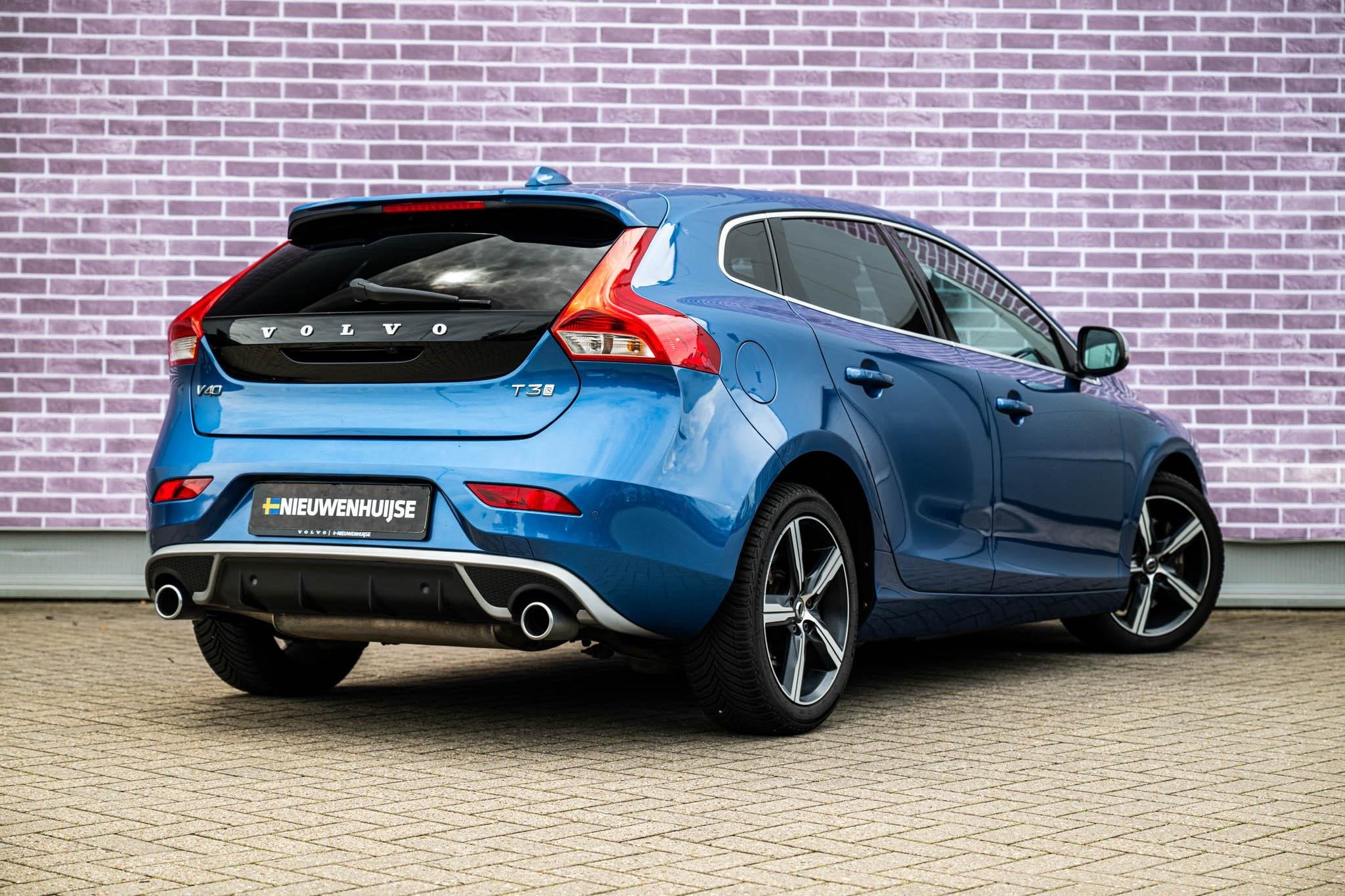 Volvo V40 1.5 T3 Polar+ Sport | Parkeerverwarming | Panorama, Euro 6, 4 cilinders, Blauw, Automatische klimaatregeling