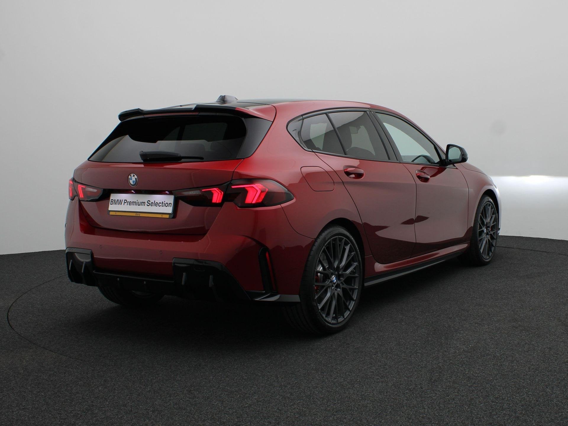 BMW 1 Serie 120 M Sportpakket Pro | Premium Pack | Stuurwiel, Auto's, Stof, Euro 6, Met garantie (alle), 19 km/l
