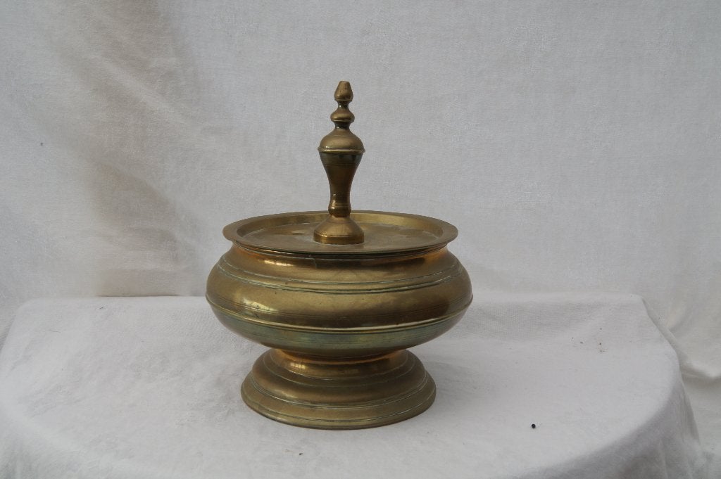 Antieke bronzen pot met deksel en sierlijke knop, Ophalen