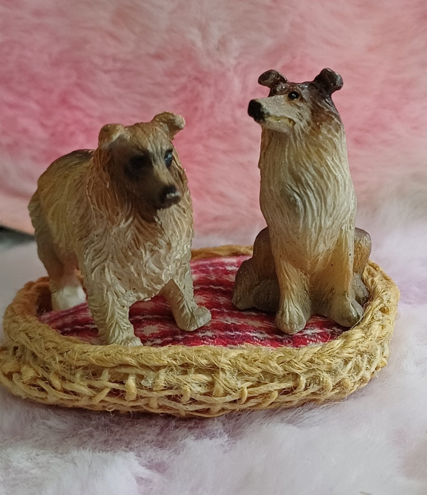 Poppenhuis hondjes in een mandje, Ophalen of Verzenden, Poppenhuis