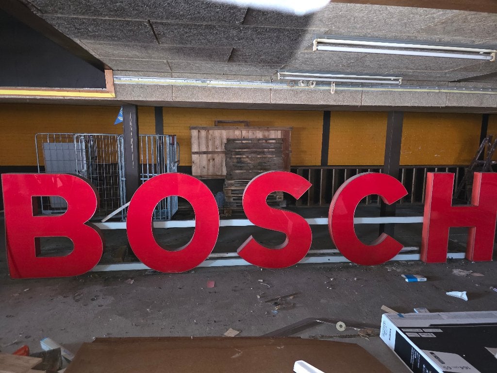 BOSCH letters rood, Ophalen, Zo goed als nieuw