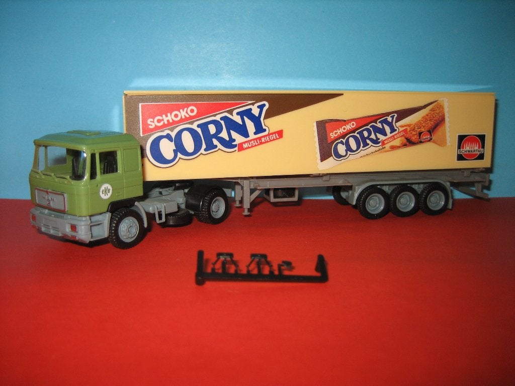 Corny-Choco  EKB  MAN met oplegger  Herpa, Ophalen of Verzenden, Zo goed als nieuw, Bus of Vrachtwagen, Herpa