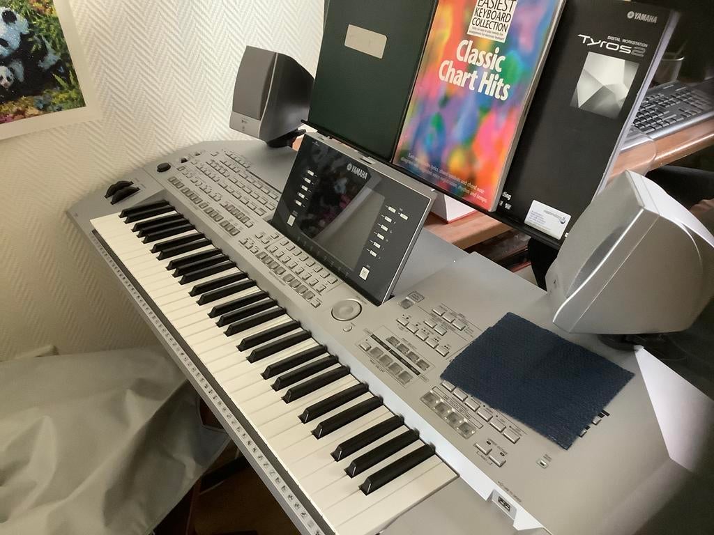 Yamaha Tyros2 workstation keyboard met speakers, Muziek en Instrumenten, Keyboards, Ophalen, Zo goed als nieuw, 61 toetsen, Yamaha