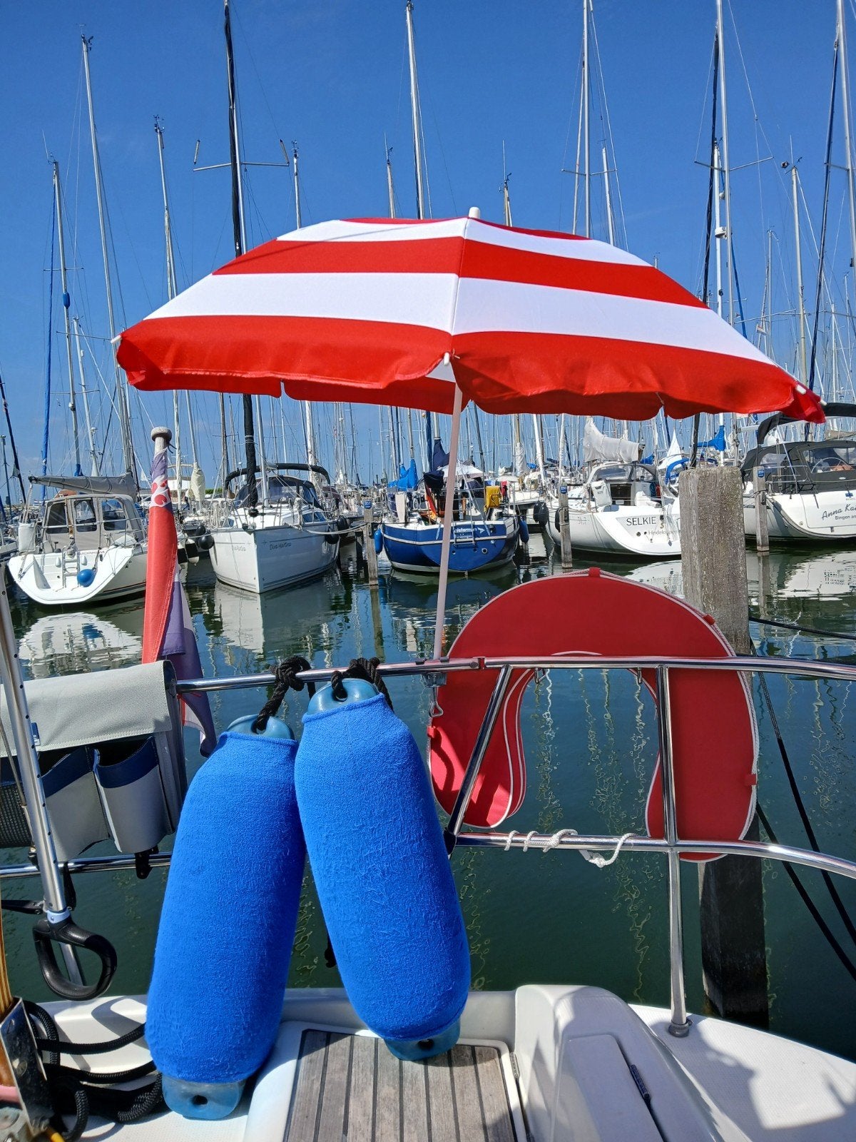 railing parasols rood wit gestreept, Watersport en Boten, Ophalen