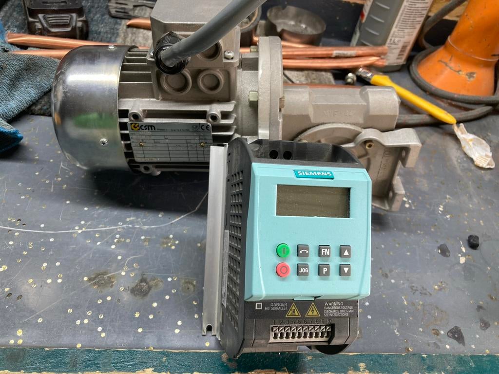 Siemens sinamics g110  frequentieregelaar met motor, Ophalen of Verzenden