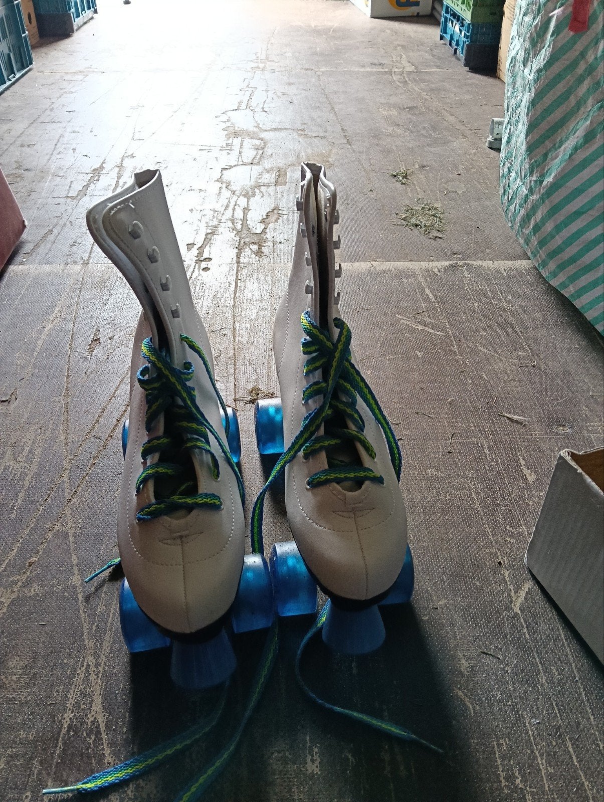 Witte Roller Skates met Blauwe Wielen - Maat 41, Ophalen of Verzenden, Nieuw, Kinderen