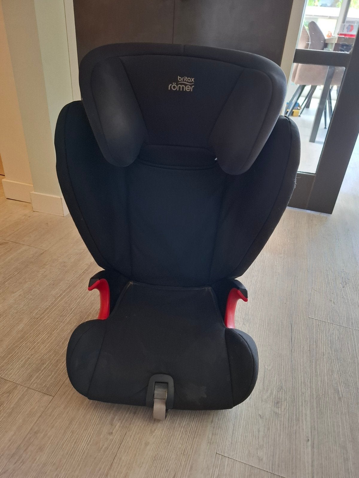 Britax Römer KIDFIX 8L autostoel - Zwart, Romer, Autogordel of Isofix, Gebruikt, Zijbescherming