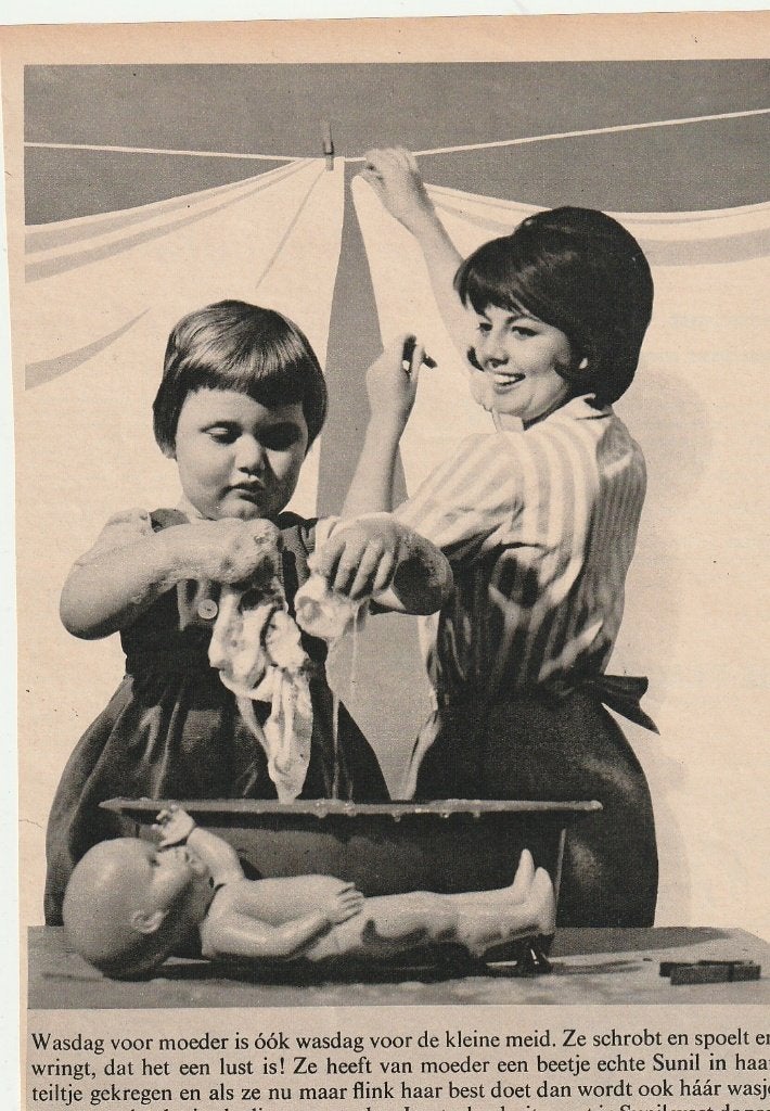 Retro reclame 1962 Sunil wasmiddel meisje poppekleertjes, Verzamelen, Verzenden, Overige typen