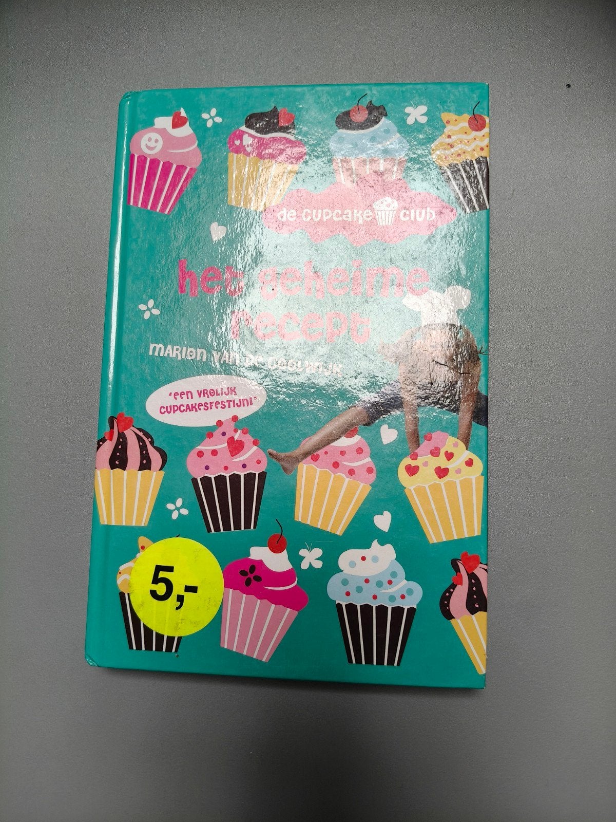 Het Geheim van de Cupcake Club - Een Vrolijk Cupcakefestival, Gelezen, Marien van der Meer, Ophalen of Verzenden, Taart, Gebak en Desserts