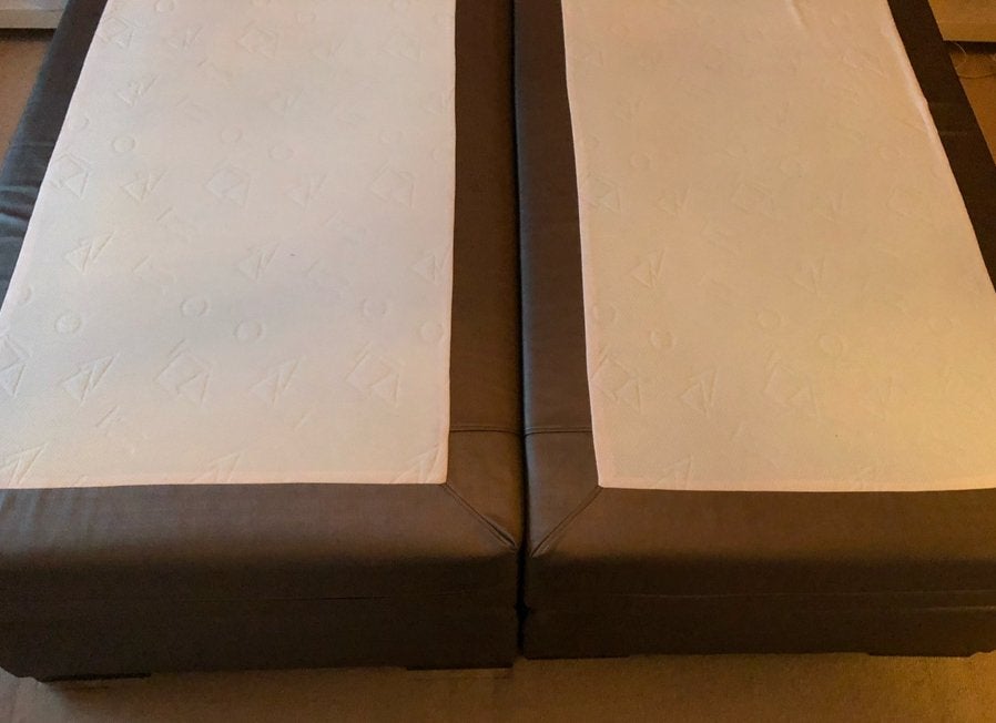 Boxspring bed met matrassen, onderstel en hoofdbord 220 lang, Ophalen, Gebruikt, Bruin, Tweepersoons