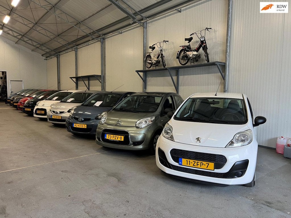 Peugeot 107 / Citroen C1 / Toyota Aygo |Altijd minimaal 20 x, Auto's, Voorwielaandrijving, Gebruikt, Zwart, 4 stoelen
