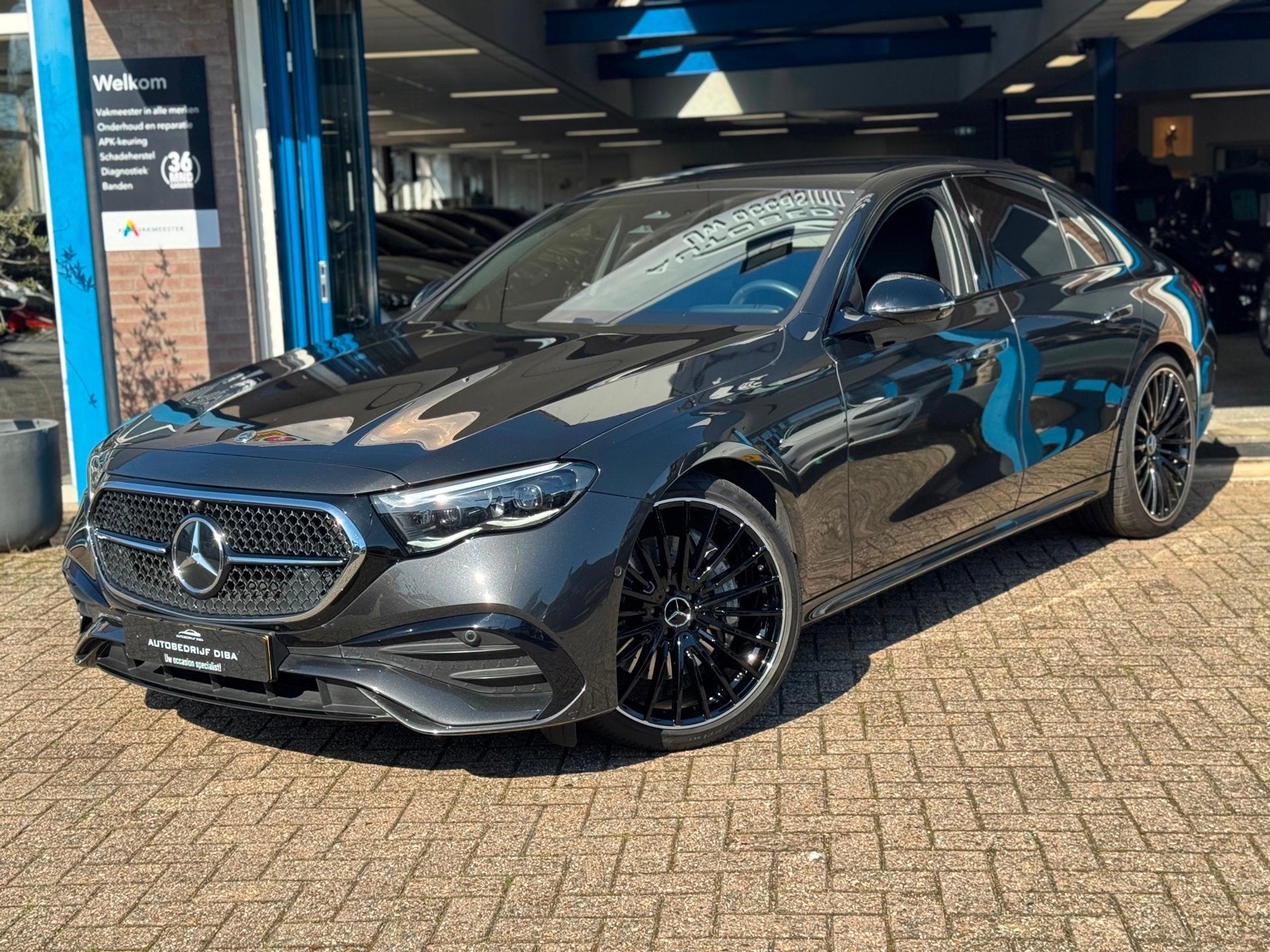 Mercedes-Benz E 200 AMG Line Hyperscreen 360 Camera 21 inch, Auto's, Automaat, Dealer onderhouden, Gebruikt, 4 cilinders