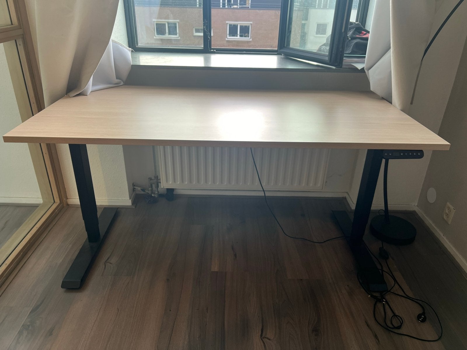 Zit-sta bureau - Elektrisch verstelbaar, Ophalen, Zit-sta bureau, Elektrisch, Gebruikt
