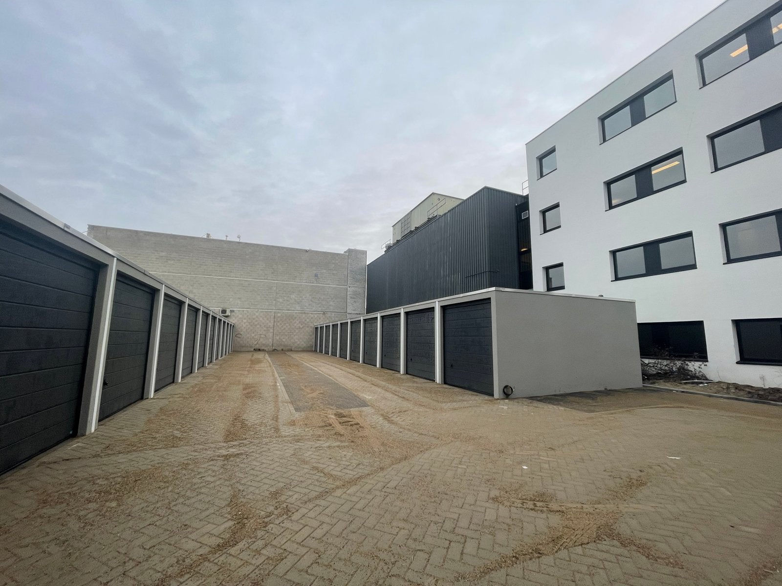 Garagebox te huur Kerkelanden Hilversum, Noord-Holland