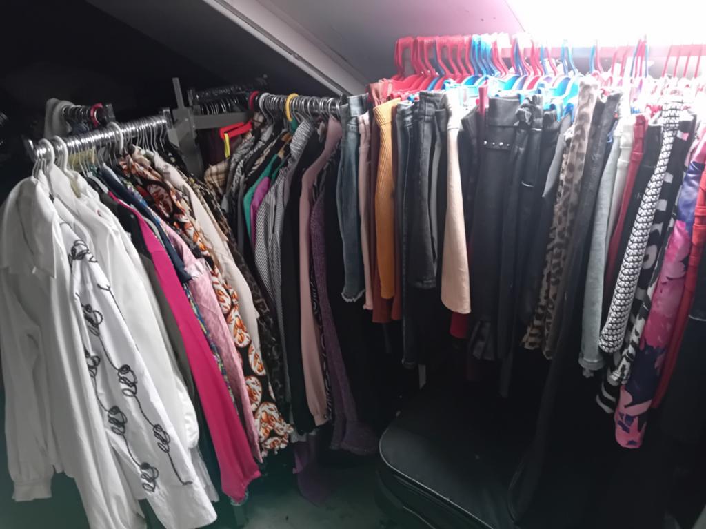 Kleding verkoop, Ophalen of Verzenden, Zo goed als nieuw