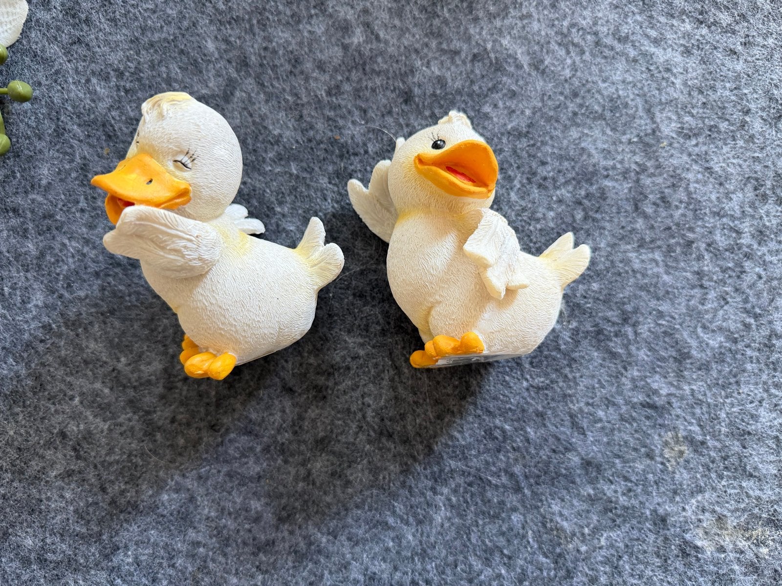 NİEUW, set van twee schattige eenden beeldjes, 10 cm, Verzamelen, Ophalen of Verzenden, Nieuw, Boerderijdier, Beeldje of Figuurtje