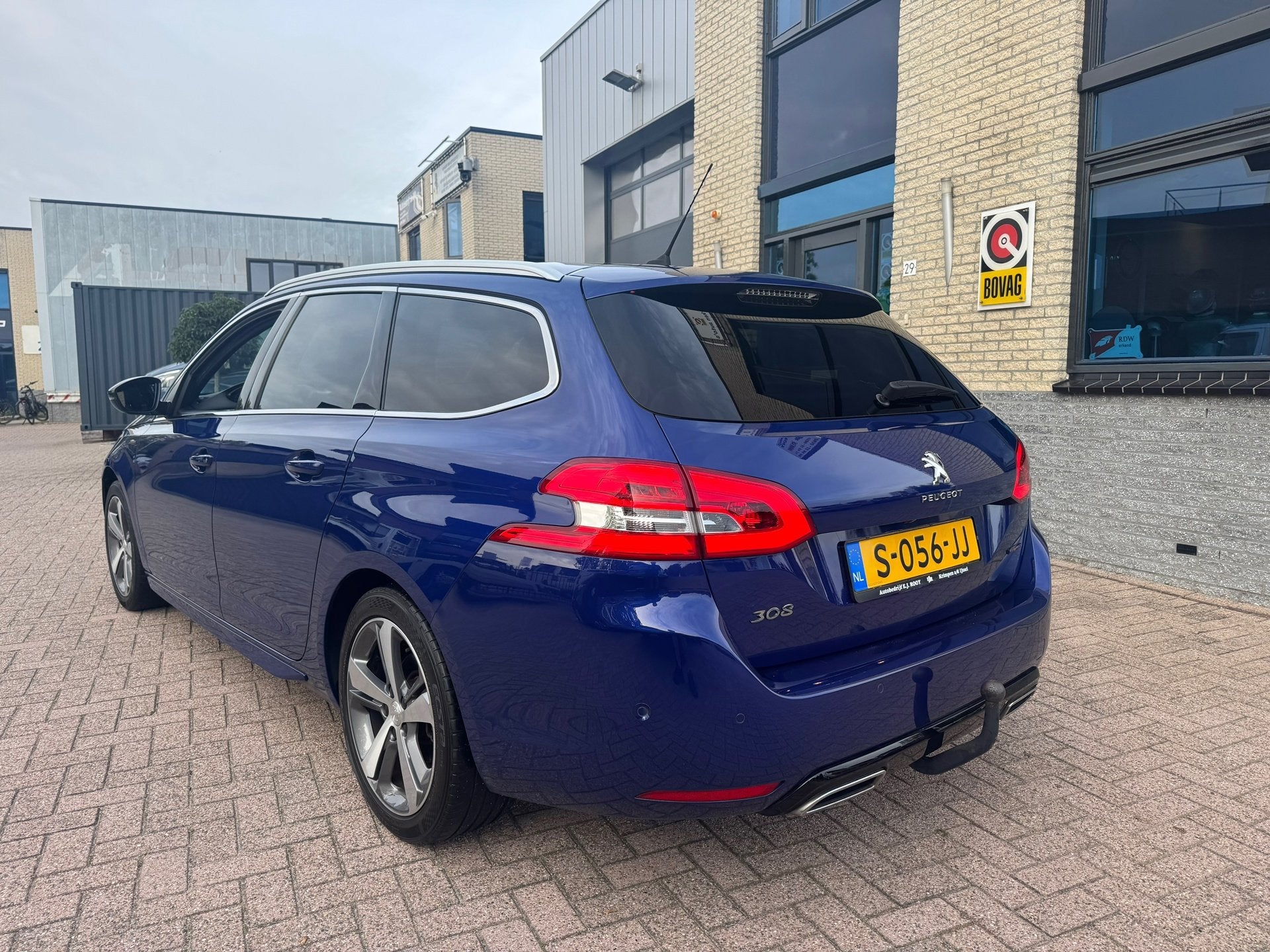 Peugeot 308 SW 1.2 PureTech GT-line-pano-trekhaak-carplay, Auto's, Voorwielaandrijving, Dealer onderhouden, Gebruikt, Euro 6