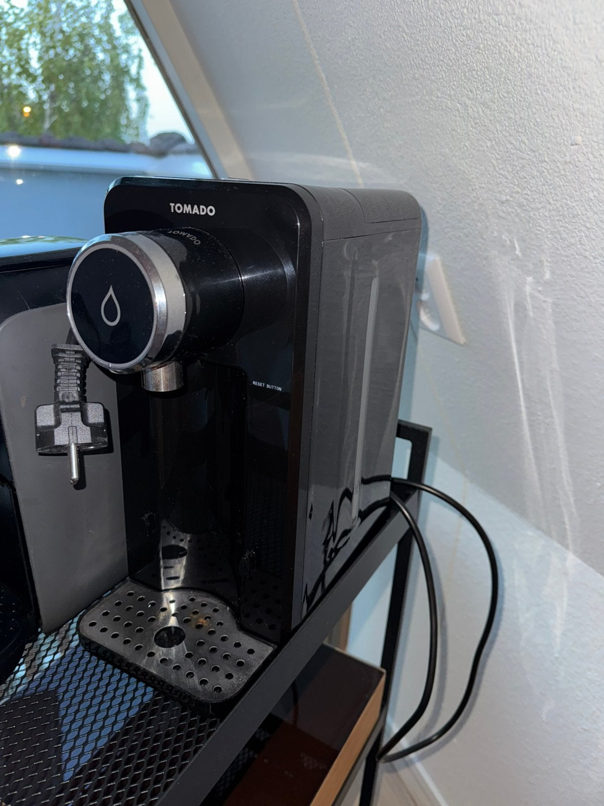 Tomado waterdispenser, 1 tot 2 liter, Ophalen of Verzenden, Zo goed als nieuw