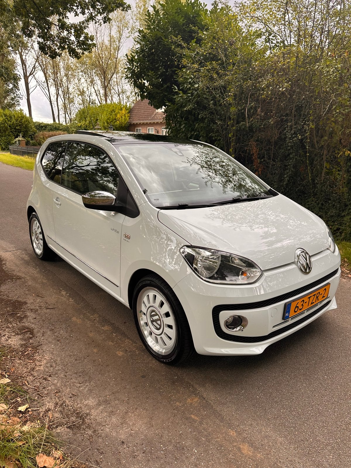 Volkswagen up! 1.0 white edition Pano/Nap,Airco/Navi/Pdc, Auto's, Volkswagen, Voorwielaandrijving, Dealer onderhouden, Stof, 74 pk