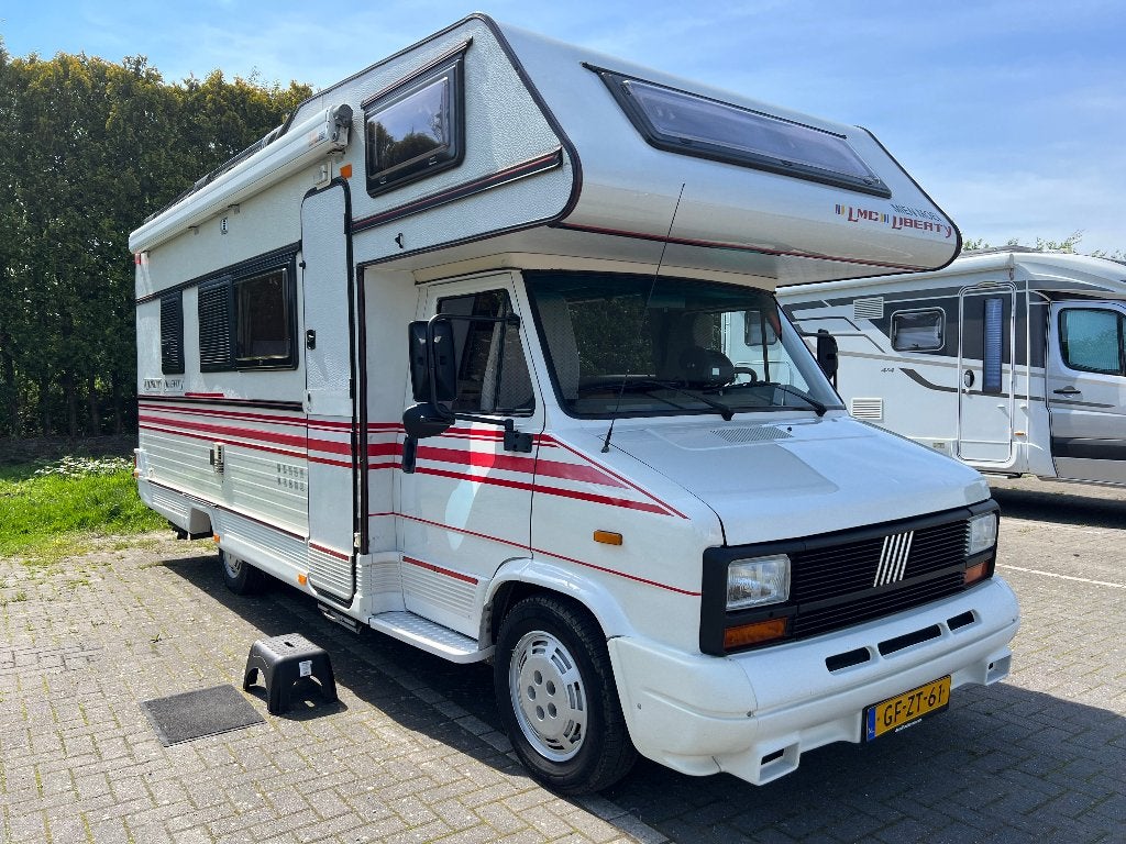 Fiat LMC 6400,2.5TD,Stuurbekr,5pers,douche,wc,zonne €8995,-, Auto's, Fiat, Stof, Beige, Bruin, Particulier