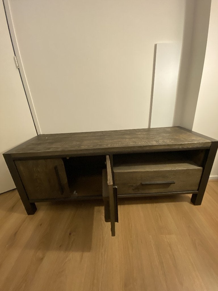 Pronto Wonen Wood TV Stand, Dark Wood and Metal, 150 tot 200 cm, Zo goed als nieuw, Minder dan 100 cm