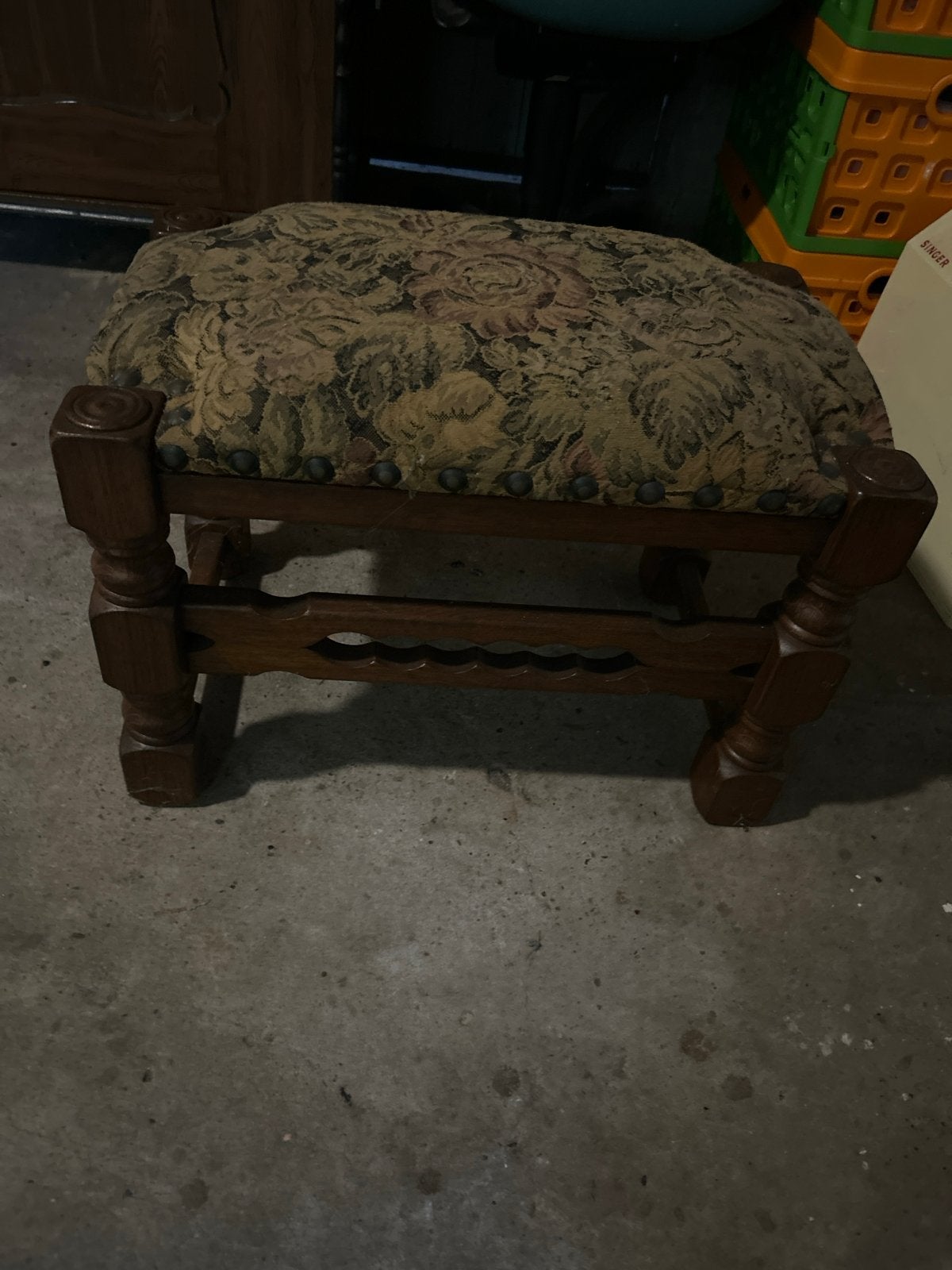 Antiek Voetenbankje met Gebloemde Bekleding, Ophalen