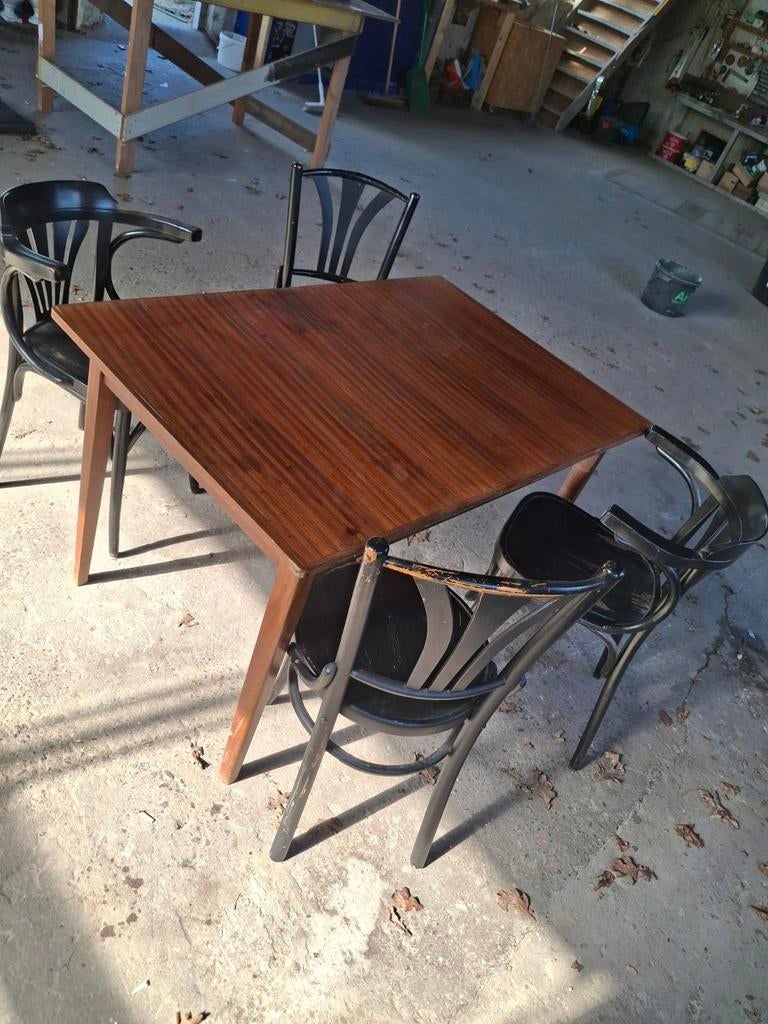 Tafel met 4 stoelen mancave / kroeg / thuiskroeg. Thonet, Huis en Inrichting, Ophalen, Gebruikt, Rechthoekig, 50 tot 100 cm