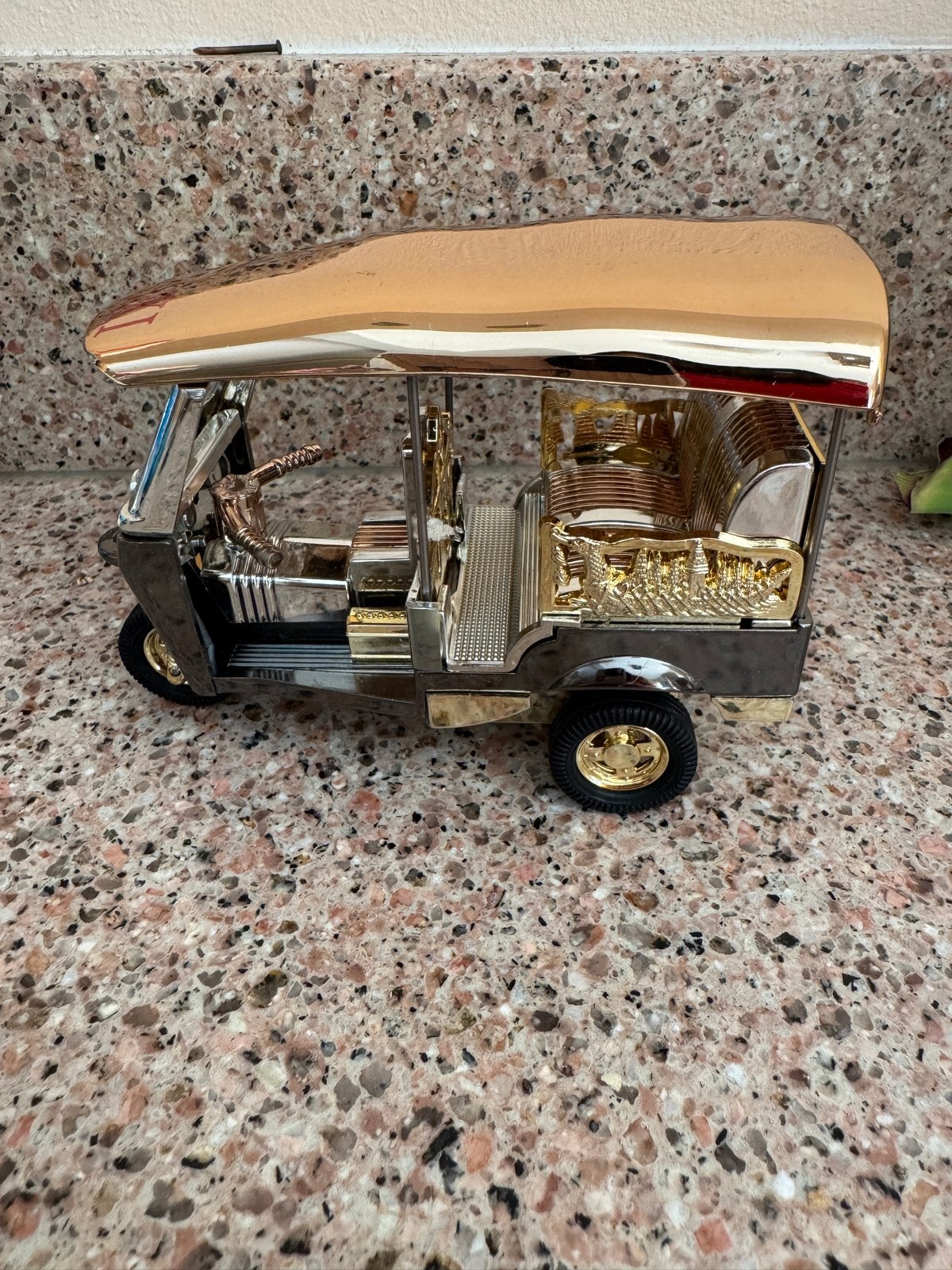 Decoratieve Thaise Tuk Tuk - Miniatuur Taxi Model, Ophalen of Verzenden, Nieuw, Auto's