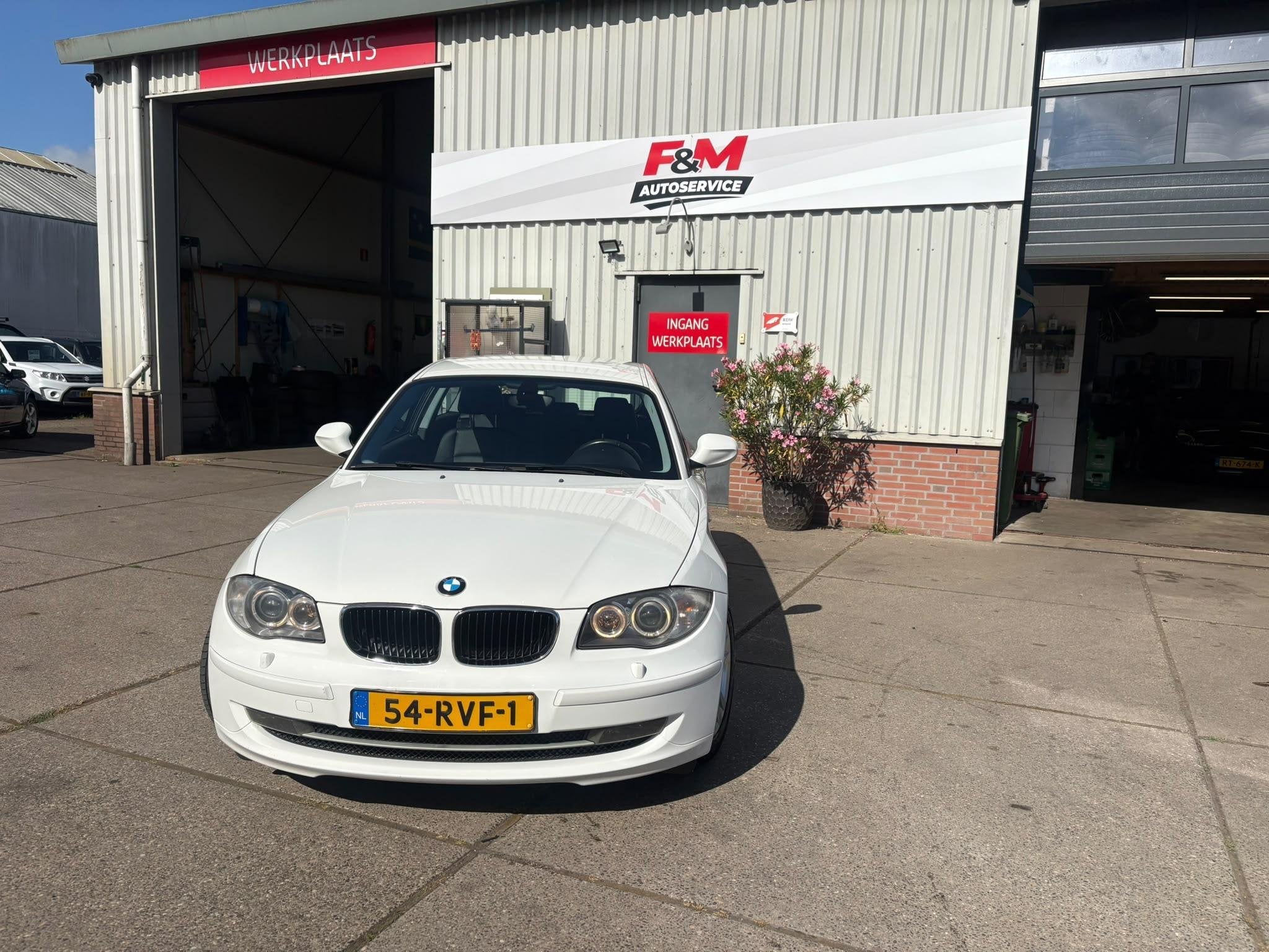 BMW 1-serie 118i EffDyn. Ed. Business Line Ultimate Edition, Auto's, 1-Serie, Euro 5, Achterwielaandrijving, Zwart