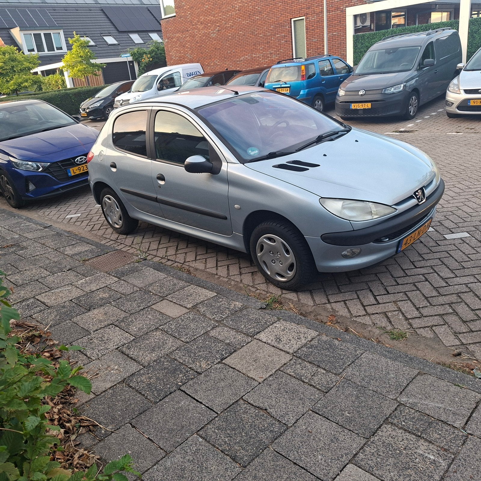 Peugeot 206 1.4 5D 2003 Grijs, Auto's, Voorwielaandrijving, 31 €/maand, 4 cilinders, Origineel Nederlands