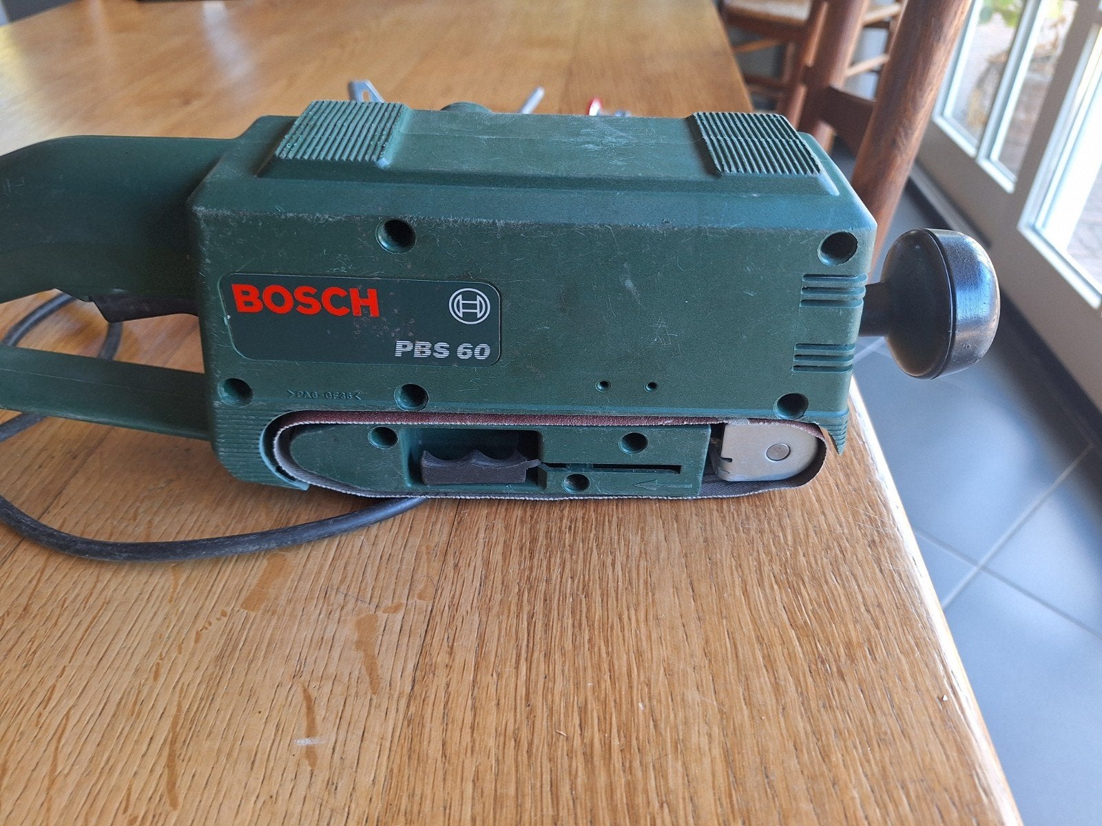 Bosch PBS 60 Bandschuurmachine met accessoires, Ophalen of Verzenden, Gebruikt, Minder dan 600 watt, Bandschuurmachine