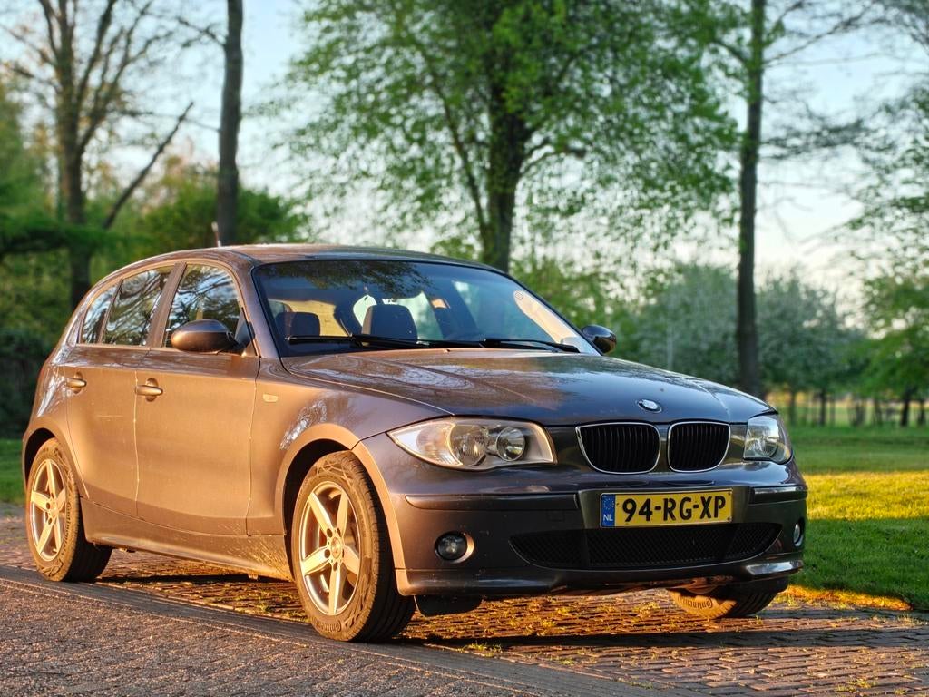 BMW 1-Serie 2.0 118I 2005 Grijs, Auto's, 1-Serie, Achterwielaandrijving, 1995 cc, Zwart