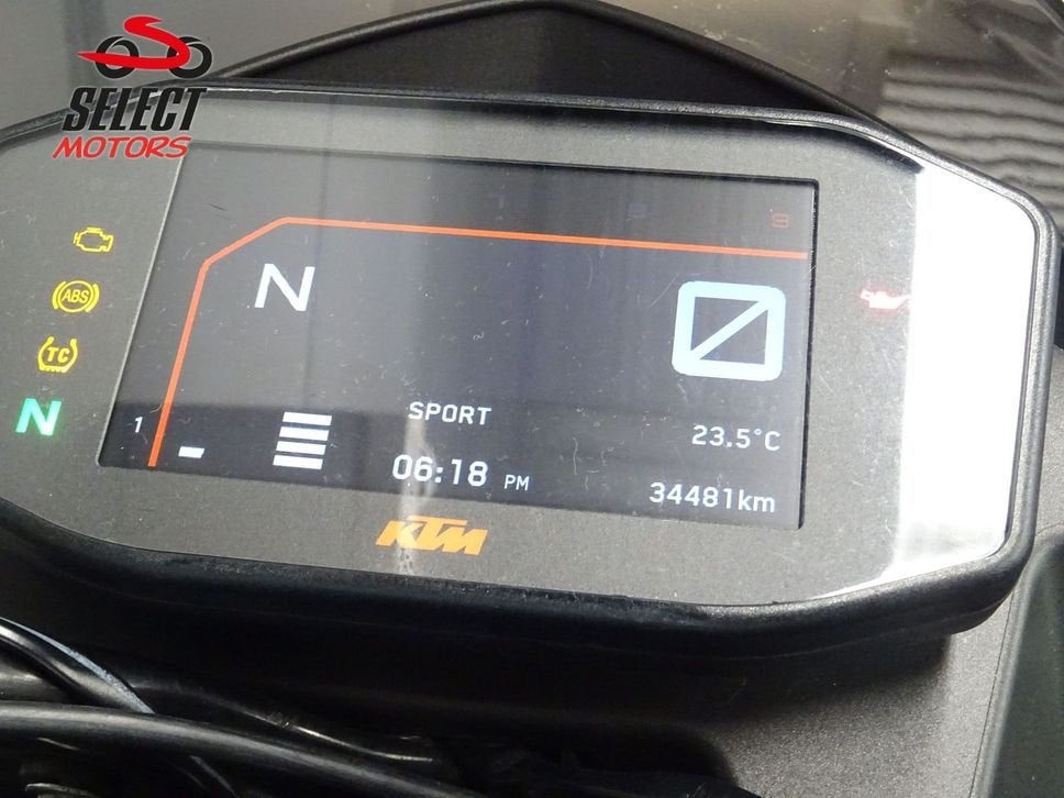 SUPER GAVE KTM 690 DUKE R BREMBO AKRAPOVIC 35KW, 693 cc, KTM, Onbekend, Onbekend