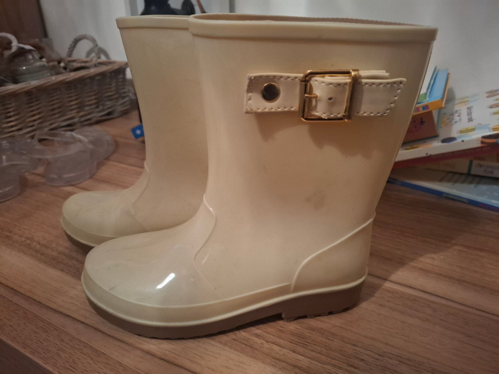 Crèmekleurige regenlaarzen maat 30, Ophalen of Verzenden, Gebruikt, Onbekend, Jongen of Meisje