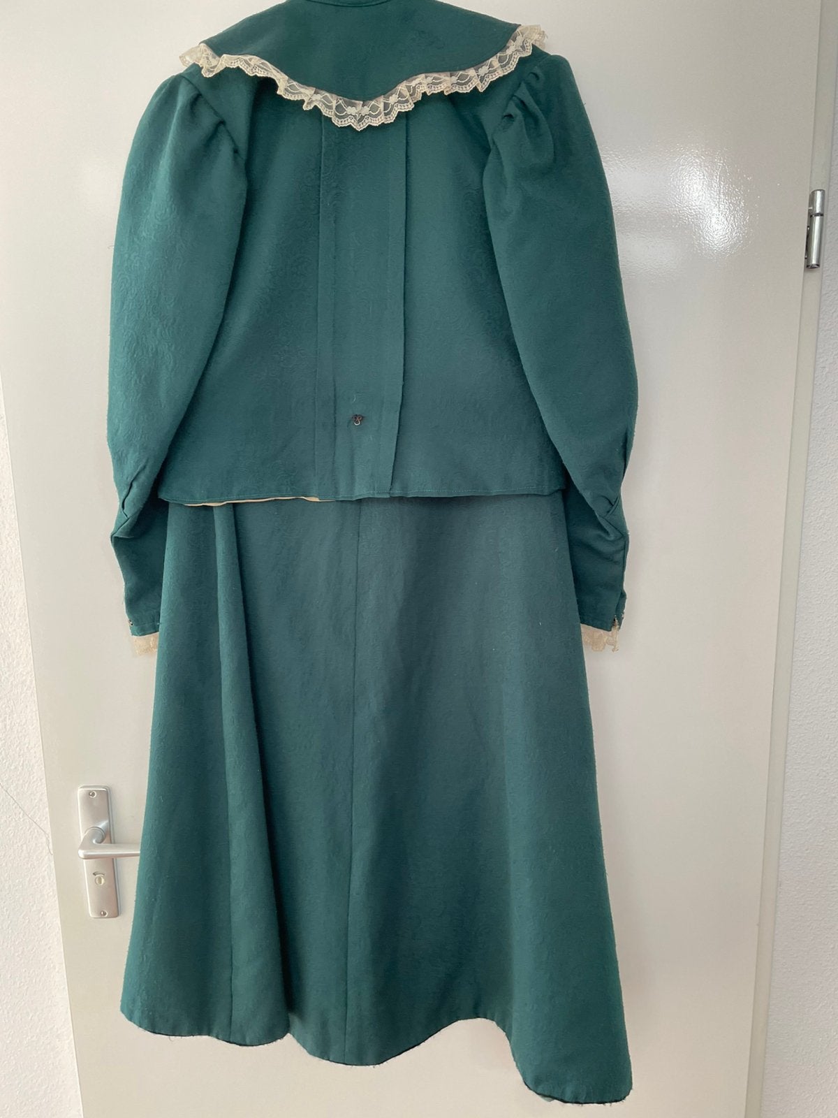 Dickens pak blouse/jas en rok groen S, Ophalen