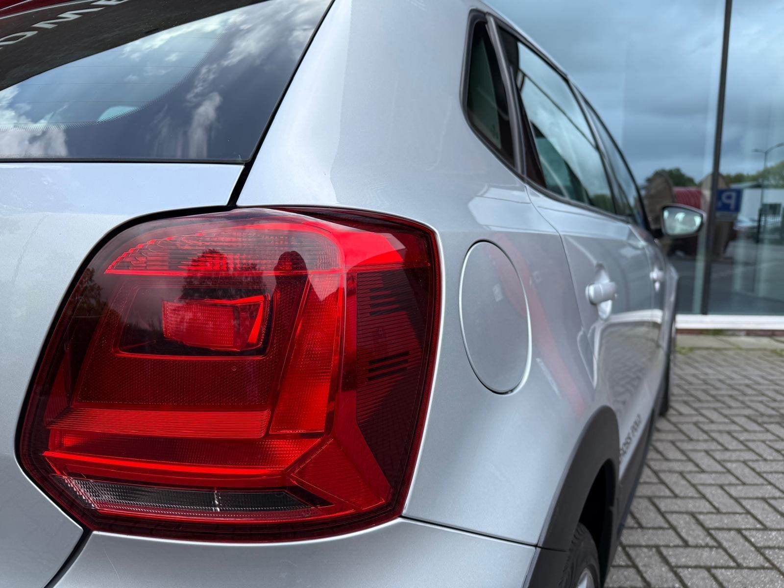 Volkswagen Polo 1.2 TSI Cross - Navi - Climate - Cruise - Or, Auto's, Volkswagen, Start-stop-systeem, Leder en Stof, Origineel Nederlands