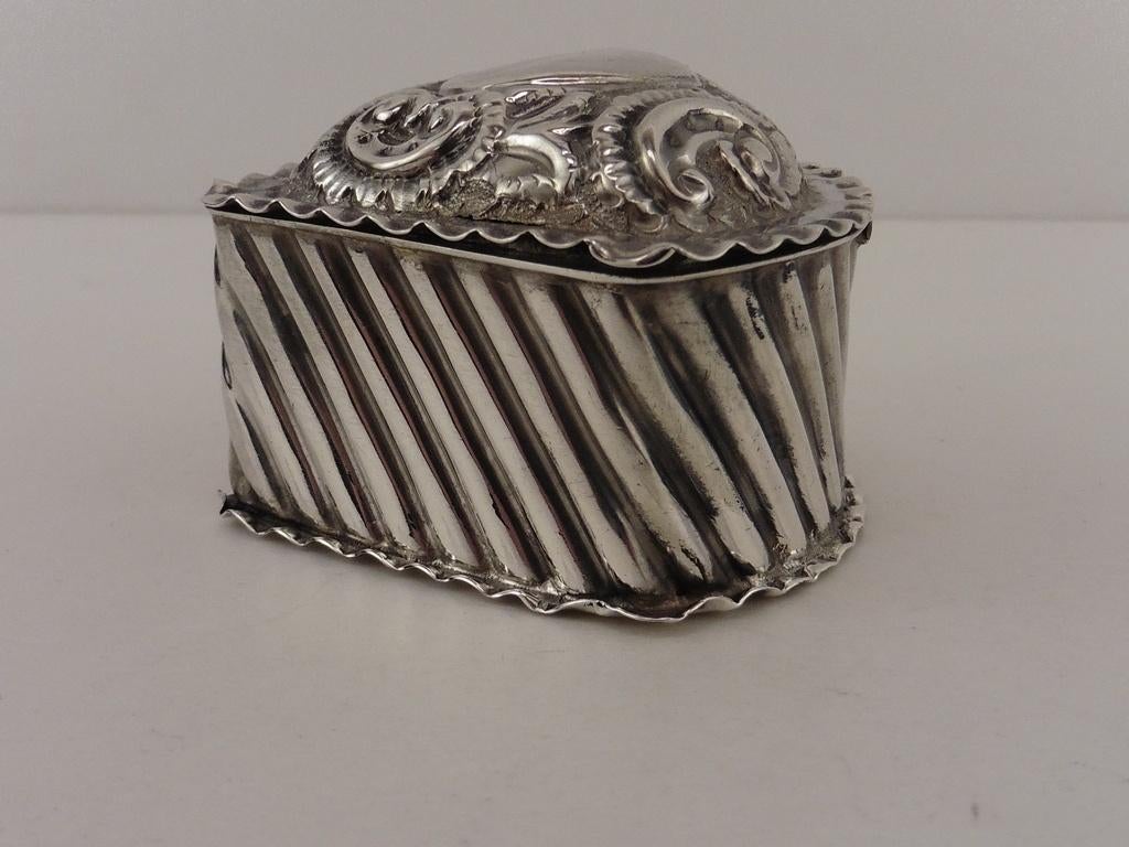 Zilveren pillendoosje                                   Z154, Ophalen of Verzenden, Zilver