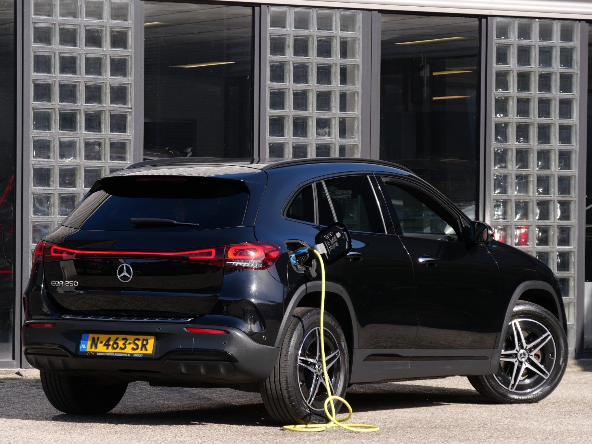 Mercedes-Benz EQA 67kWh AMG/ ELEKT. STOELEN/ 360° CAMERA/ T, Gebruikt, 750 kg, 190 pk, Leder en Stof