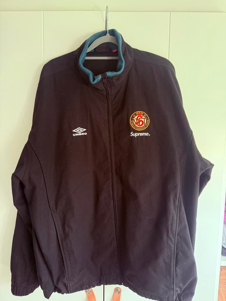 Supreme x Umbro jacket zwart, Ophalen of Verzenden, Gedragen, Maat 48/50 (M), Zwart
