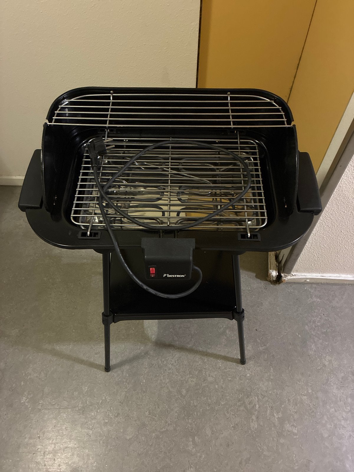 Bestron Elektrische BBQ met standaard, Ophalen, Gebruikt