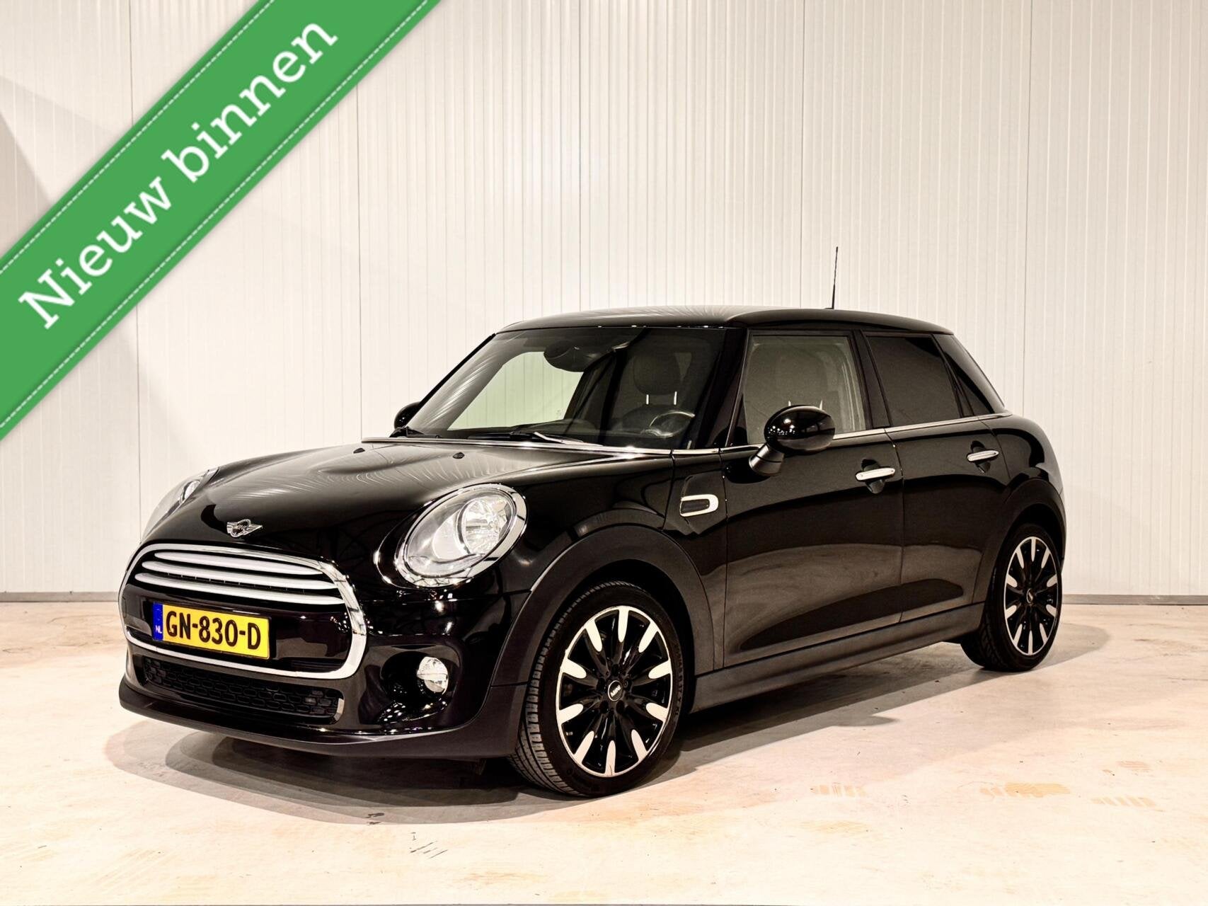 Mini 5-Deurs 1.5 Cooper Chili Serious Business|LEDER|CRUISE, Auto's, 136 pk, Gebruikt, Euro 6, Met garantie (alle)