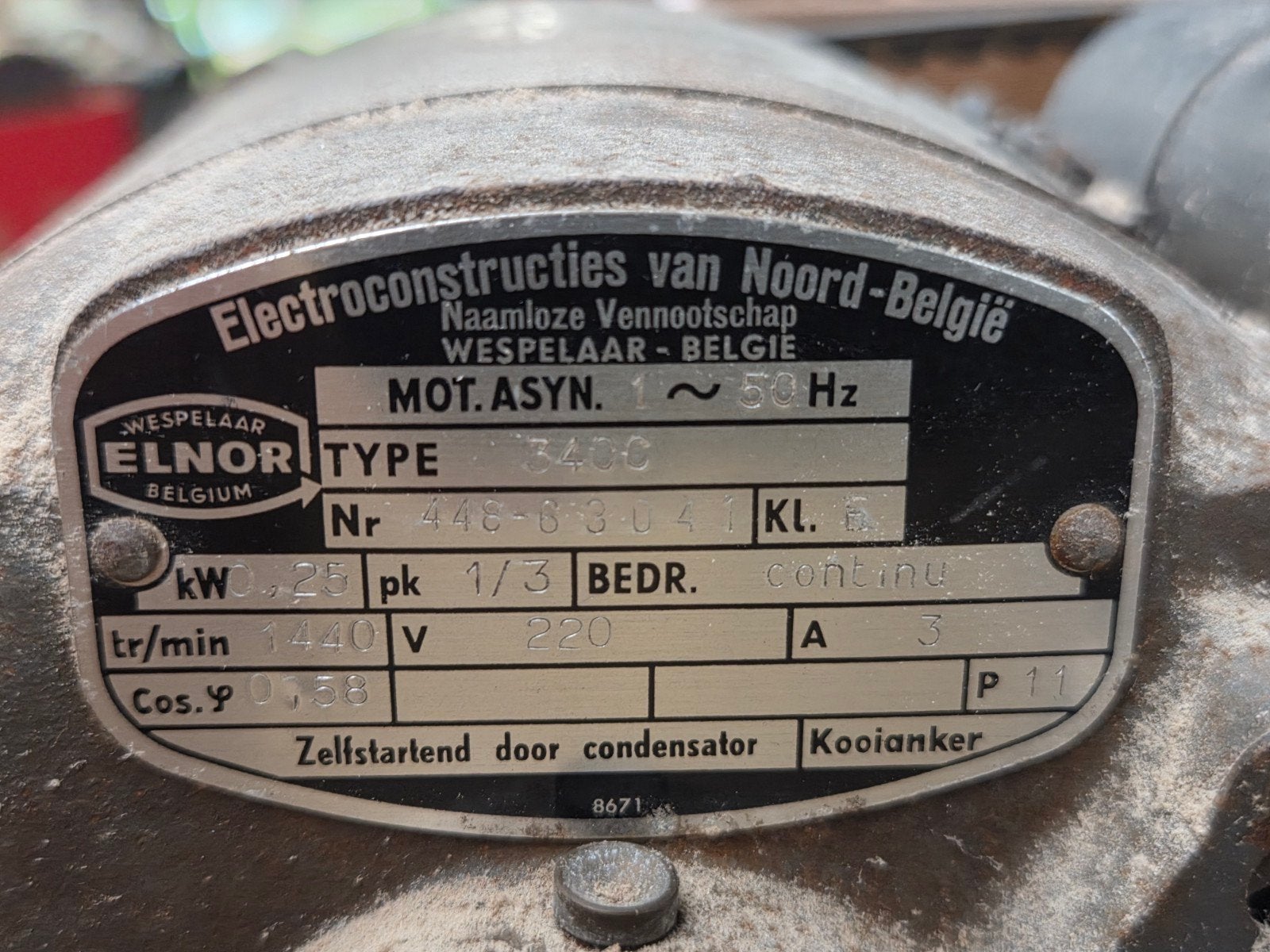 Oude maar goed werkende langgat boormachine, Ophalen