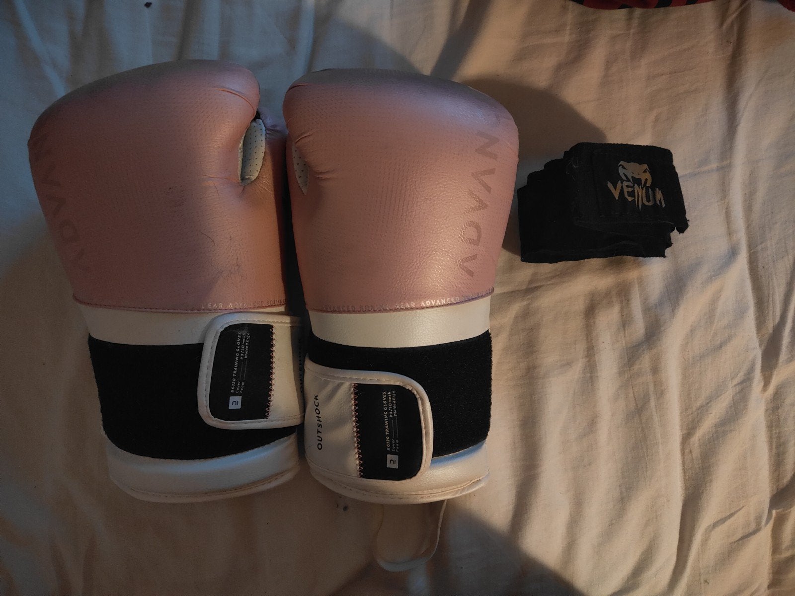 Roze bokshandschoenen en Venum bandages, Ophalen, Zo goed als nieuw, Bokshandschoenen