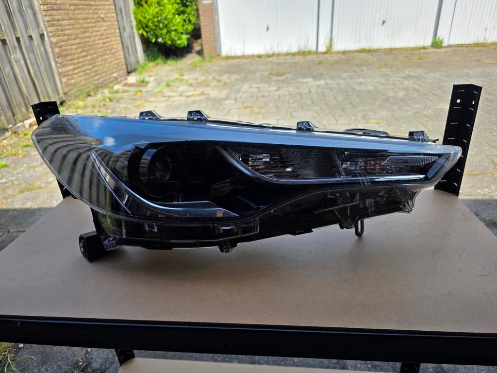Toyota Corolla Cross koplamp Rechts, Auto-onderdelen, Verlichting, Ophalen of Verzenden, Gebruikt, Toyota