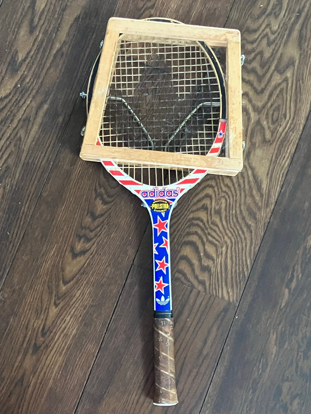 Vintage Adidas Tennisracket met houten bescherming, Sport en Fitness, Tennis, Ophalen, Gebruikt, Racket, Adidas