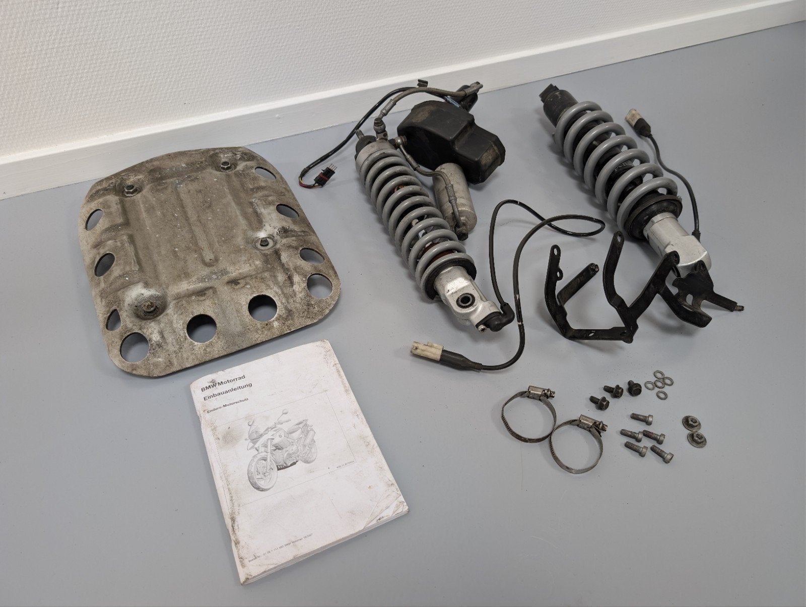 BMW R1200 GS ESA schokdempers & Enduro beschermingsplaat, Gebruikt, Info@bmw.de, Ophalen of Verzenden, BMW Motorrad