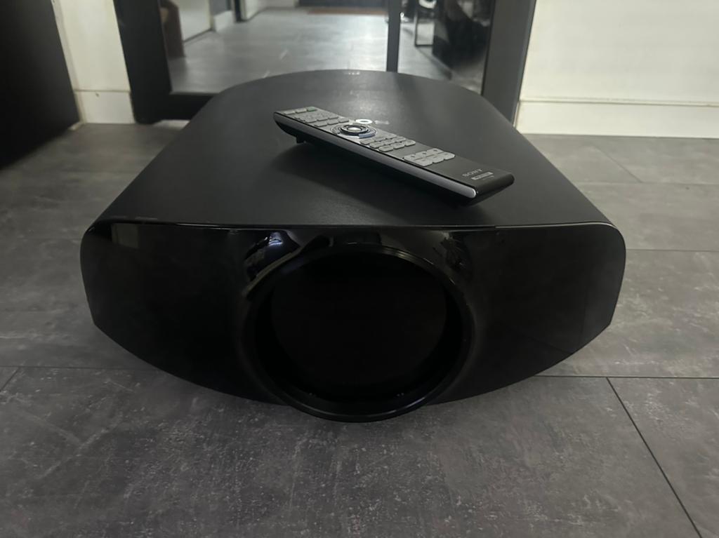 SONY VPL-VW1100ES UHD 4K|Topsegment!!|Waanzinnig apparaat!, Audio, Tv en Foto, Beamers, Ophalen of Verzenden, Zo goed als nieuw