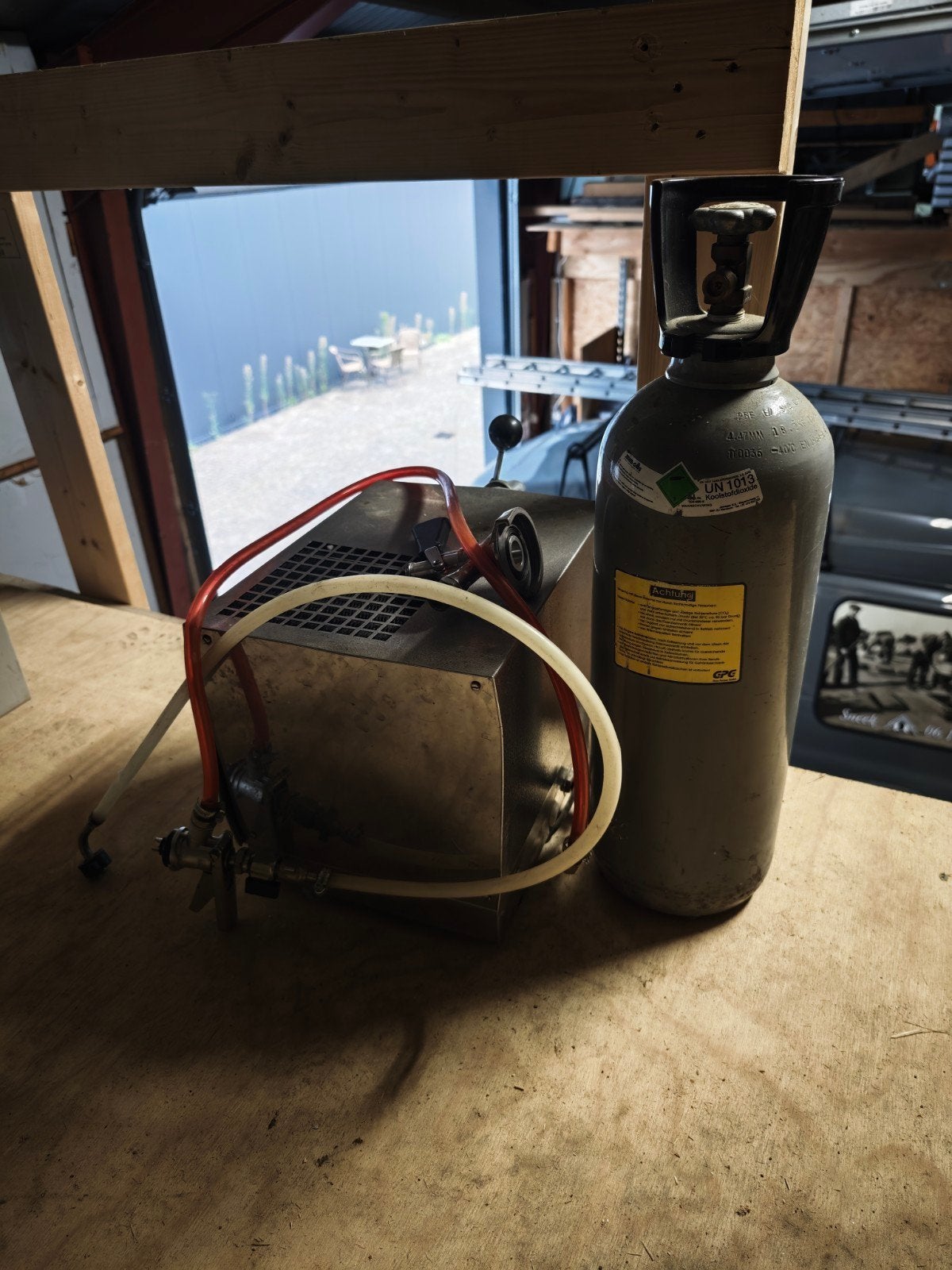 Bier tapinstallatie met CO2 fles, Ophalen