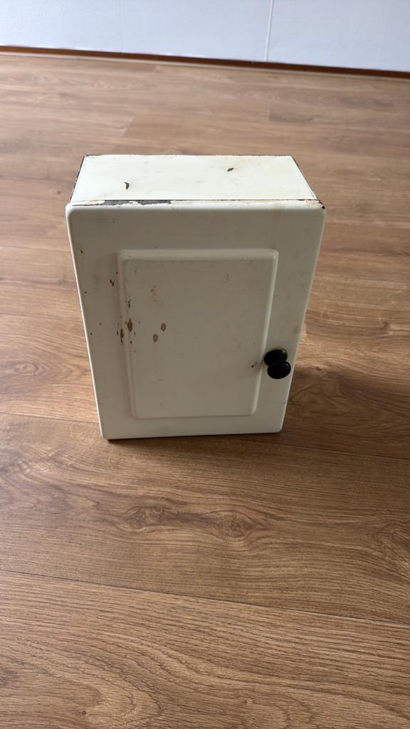 Metalen medicijnkastje, Huis en Inrichting, Badkamer | Badkamermeubels, Minder dan 50 cm, Overige typen, Ophalen of Verzenden